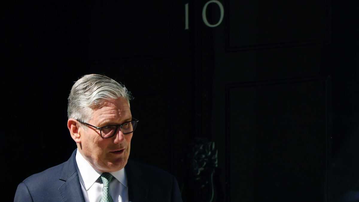 LONDON (United Kingdom), 25/06/2026.- British Prime Minister Keir Starmer ahead of talks with Prime Minister of Barbados Mia Mottley at 10 Downing Street in London, Britain, 25 June 2026. (Reino Unido, Londres) EFE/EPA/ANDY RAIN