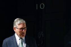 LONDON (United Kingdom), 25/06/2026.- British Prime Minister Keir Starmer ahead of talks with Prime Minister of Barbados Mia Mottley at 10 Downing Street in London, Britain, 25 June 2026. (Reino Unido, Londres) EFE/EPA/ANDY RAIN