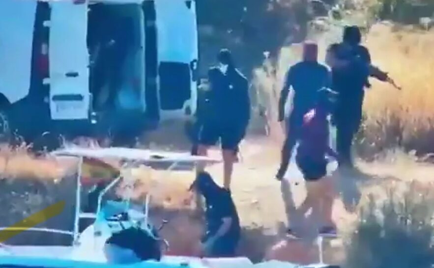 Vídeo de una de las vigilancias que hacen los narcos cuando desalijan los fardos donde se aprecian las armas de guerra.
