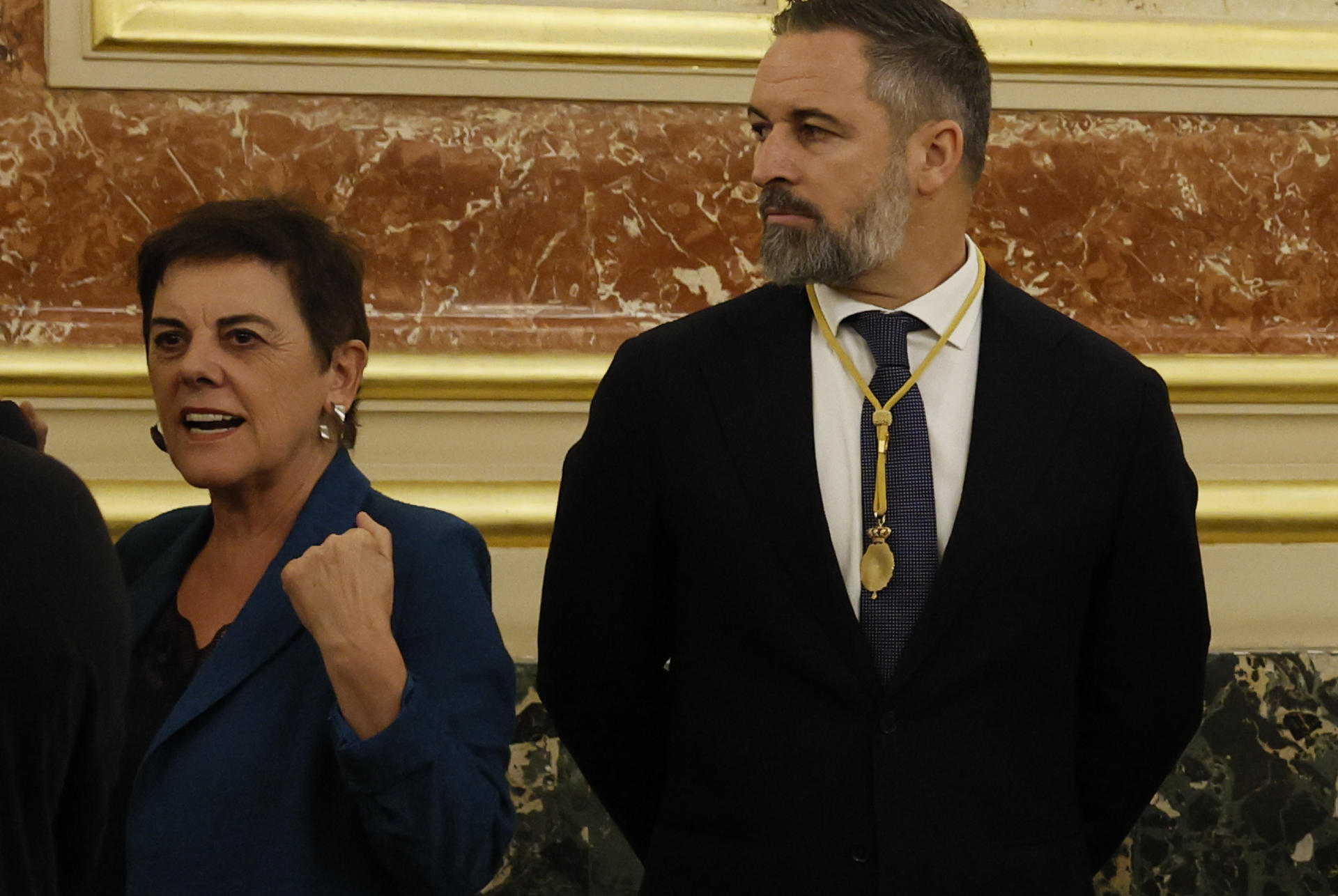 MADRID (ESPAÑA), 08/06/2026.- El líder de Vox, Santiago Abascal (i), junto a la portavoz de EH Bildu, Mertxe Aizpurua, en el Congreso de los Diputados donde el papa León XIV pronuncia este lunes un esperado e histórico discurso en las Cortes durante su visita a España. EFE/Ballesteros POOL