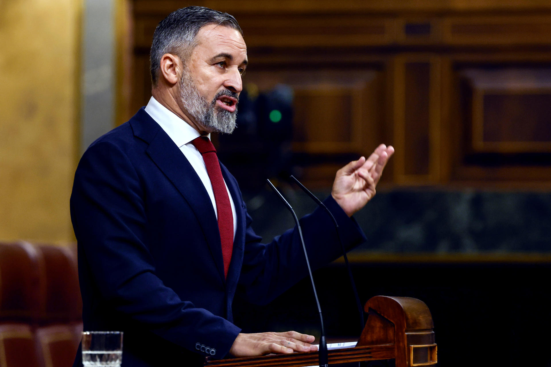 MADRID, 24/06/2026.- El líder de Vox, Santiago Abascal durante su intervención en la sesión de control al Gobierno celebrada este miércoles en el Congreso de los Diputados en Madrid. EFE/J.J.Guillén