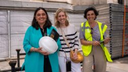 Las responsables del estudio CC Arquitectos que han ideado los seis escenarios de la visita del Papa León XIV a Madrid