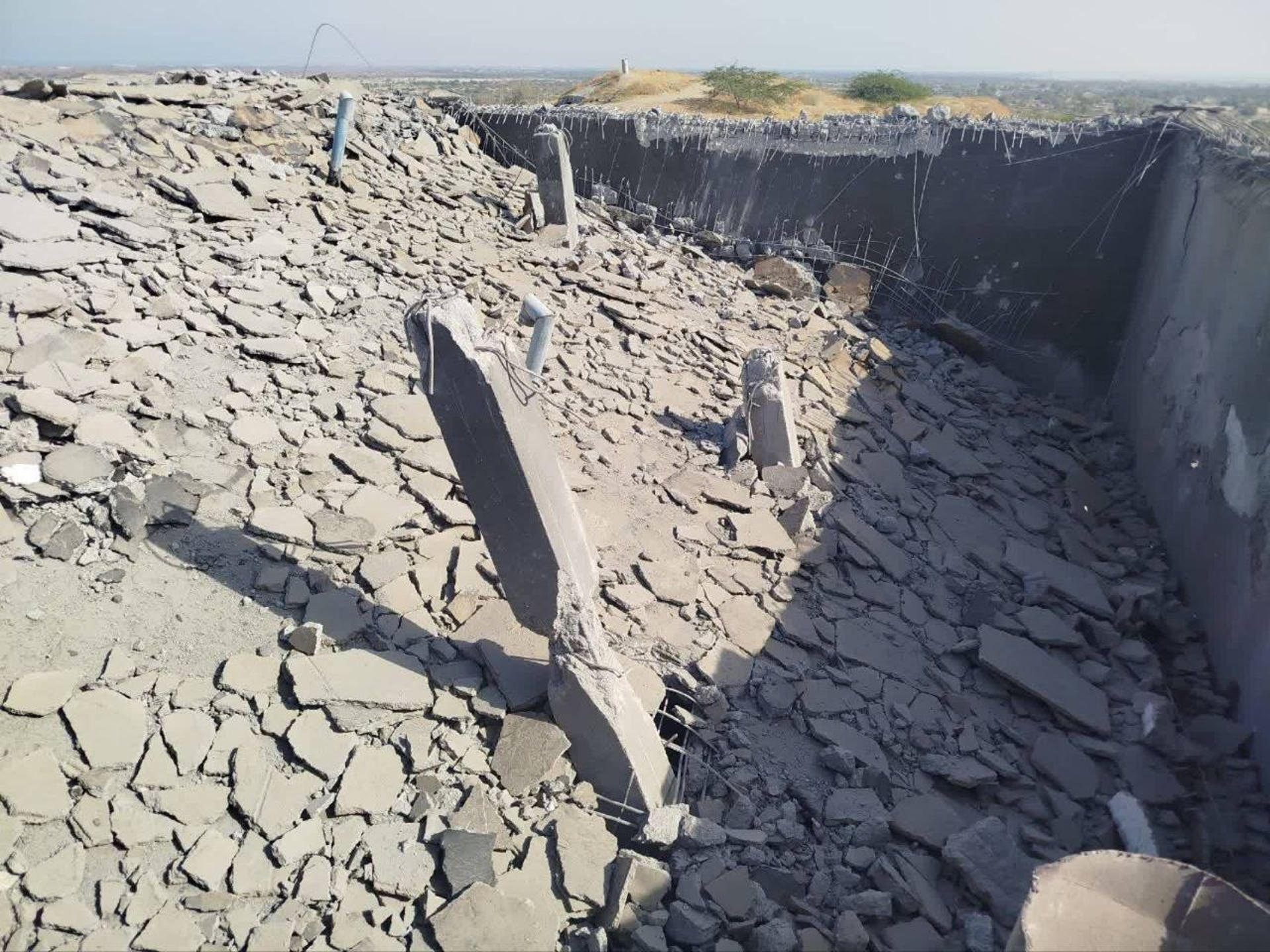 Un ataque de Estados Unidos a dos depósitos de agua en Bimani, en el distrito de Sirik, a orillas del estrecho de Ormuz, ha dejado sin agua potable a 20.000 personas, denunció este miércoles la agencia Mizan, perteneciente a la Judicatura iraní. Estos depósitos, según la fuente, incluían un tanque de 500 metros cúbicos y otro de 2.000 que desempeñaban un papel clave en el suministro de agua potable para el sector de Bimani y la ciudad de Kuhstk. EFE/ Tasnim News - SOLO USO EDITORIAL/SOLO DISPONIBLE PARA ILUSTRAR LA NOTICIA QUE ACOMPAÑA (CRÉDITO OBLIGATORIO) -