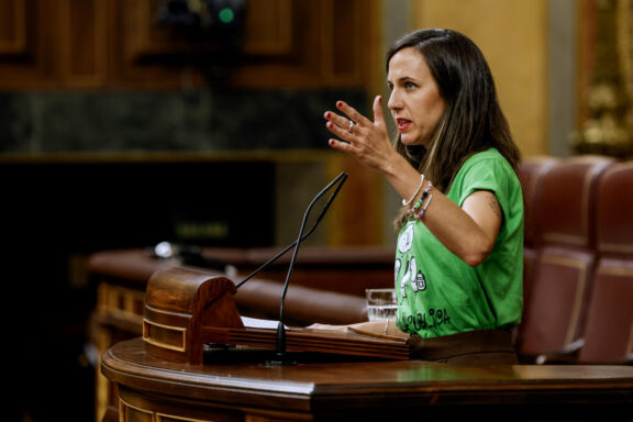 MADRID, 18/06/2026.- La líder de Podemos, Ione Belarra, durante su intervención en el penúltimo pleno ordinario del Congreso celebrado este jueves. EFE/ J.J.Guillen