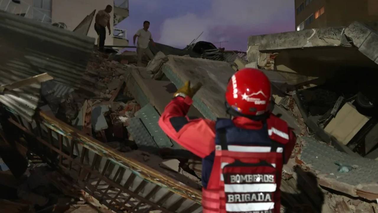 Bomberos en los terremotos en Venezuela - Internacional
