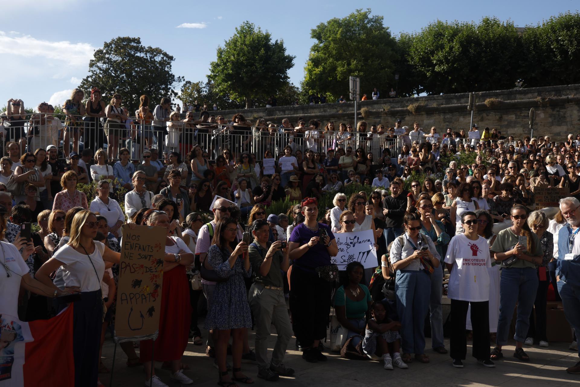 Montpellier (France), 08/06/2026.- People attend a protest in front of the court house of Montpellier, Southern France, 08 June 2026. Several feminist and child advocacy organisations have called for demonstrations to protest against the justice following the muredered girl Lyhanna. (Protestas, Francia) EFE/EPA/Guillaume Horcajuelo