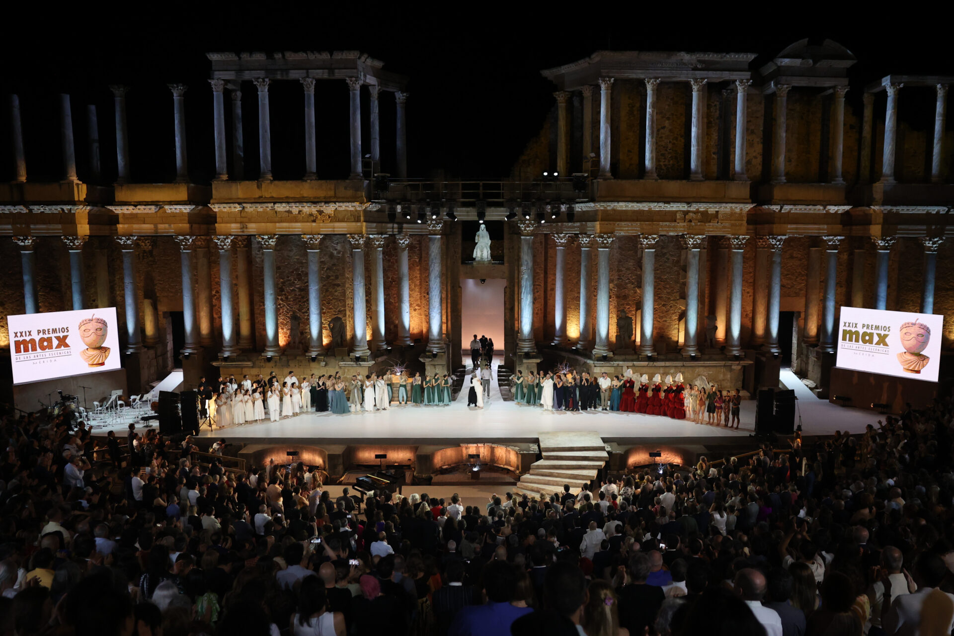 MÉRIDA, 01/06/2026.- Un momento de la gala de entrega de los XIX Premios Max a las artes escénicas, unos galardones que impulsa la Sociedad General de Autores y Editores (SGAE) y que se entregan este lunes en el teatro romano de Mérida. EFE/ Jero Morales