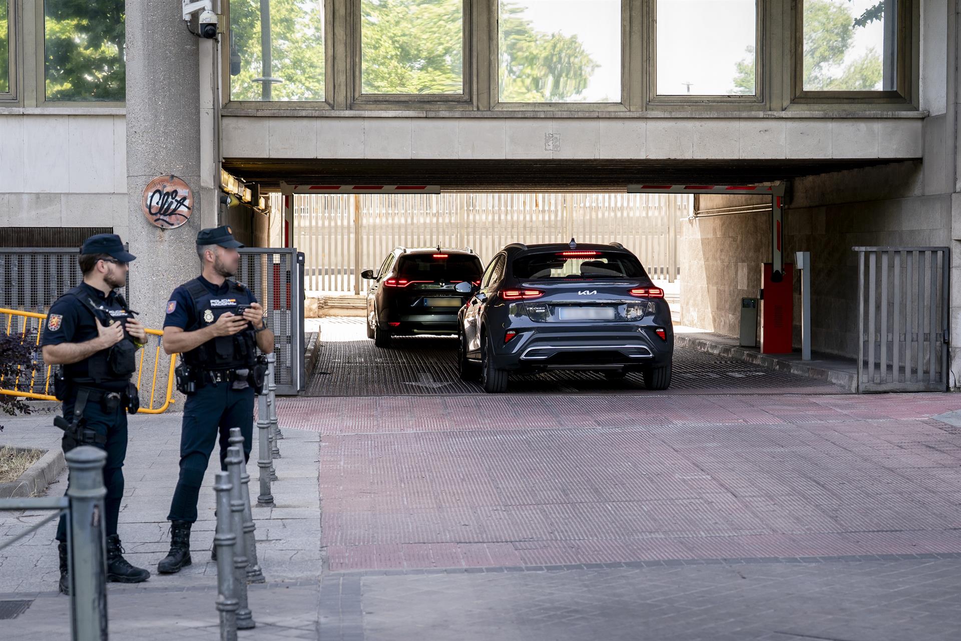 Begoña Gómez llega al juzgado a entregar su pasaporte