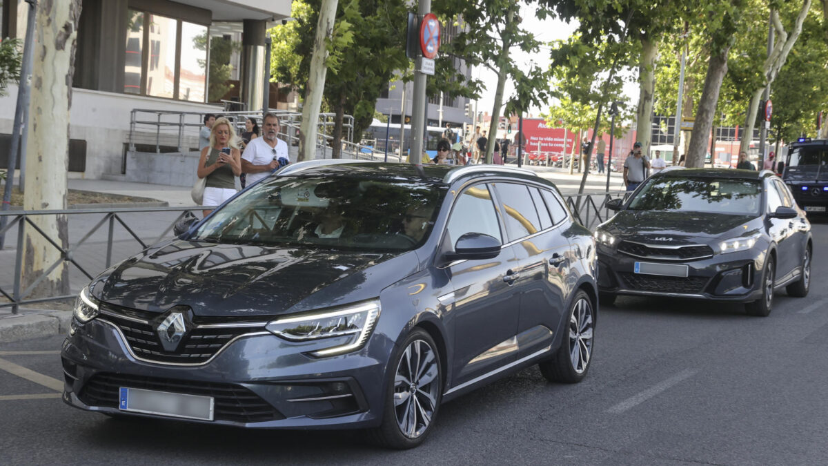 MADRID, 24/06/2026.- Begoña Gómez, mujer del presidente del Gobierno, está citada este miércoles a las 18:00 horas en el juzgado que dirige el juez Juan Carlos Peinado para entregar su pasaporte, una medida cautelar que ya ha recurrido ante la Audiencia Provincial de Madrid. El magistrado que la investiga desde abril de 2024 dictó el pasado sábado un auto en el que enviaba a un juicio con jurado popular a Gómez, a su asesora, Cristina Álvarez; y al empresario Juan Carlos Barrabés, y acordaba como medidas cautelares para las dos primeras la retirada del pasaporte, la prohibición de salir del país y la obligación de comparecer cada quince días en el juzgado. EFE/ Victor Lerena