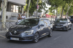 MADRID, 24/06/2026.- Begoña Gómez, mujer del presidente del Gobierno, está citada este miércoles a las 18:00 horas en el juzgado que dirige el juez Juan Carlos Peinado para entregar su pasaporte, una medida cautelar que ya ha recurrido ante la Audiencia Provincial de Madrid. El magistrado que la investiga desde abril de 2024 dictó el pasado sábado un auto en el que enviaba a un juicio con jurado popular a Gómez, a su asesora, Cristina Álvarez; y al empresario Juan Carlos Barrabés, y acordaba como medidas cautelares para las dos primeras la retirada del pasaporte, la prohibición de salir del país y la obligación de comparecer cada quince días en el juzgado. EFE/ Victor Lerena