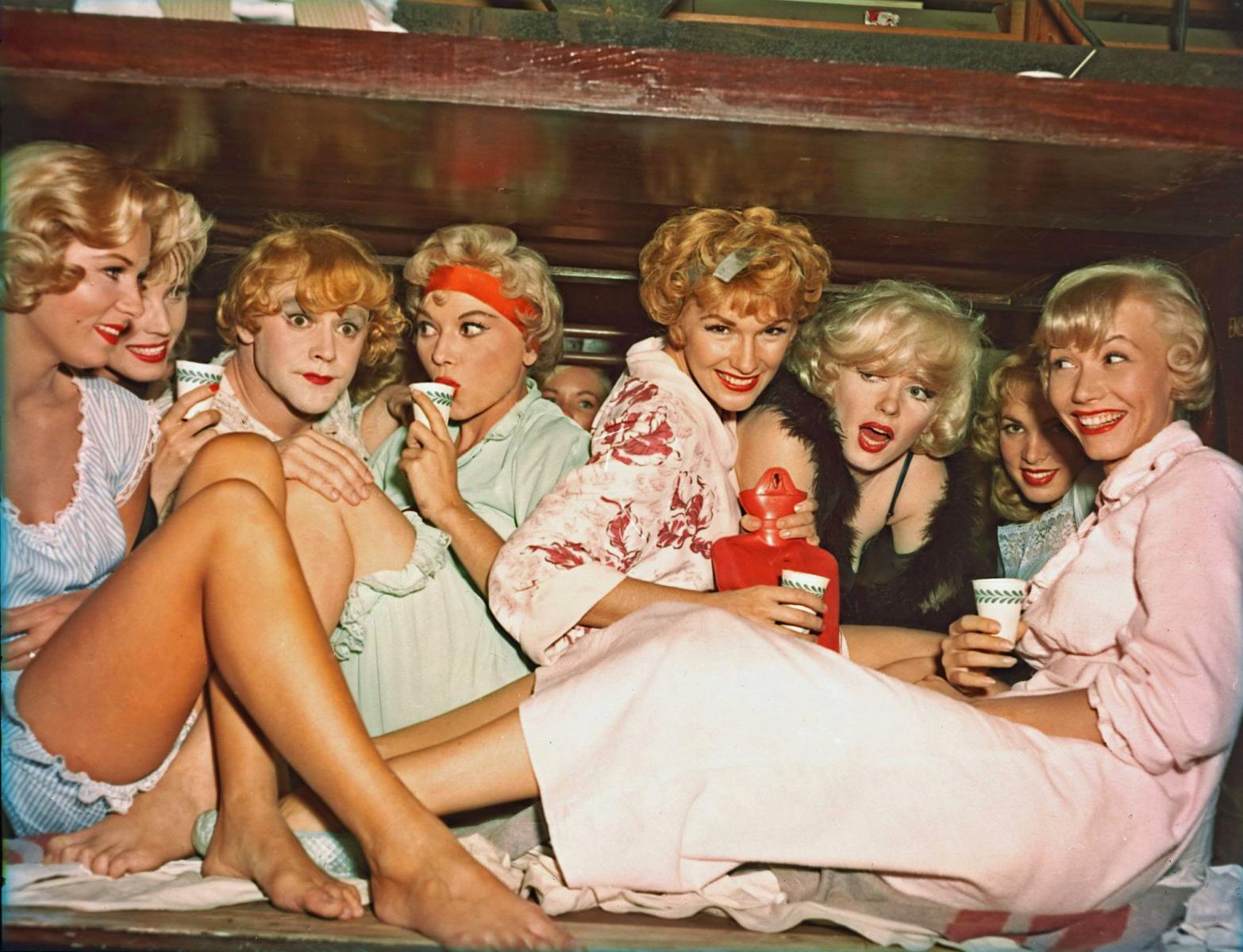 Fotograma de la película 'Con faldas y a lo loco' (1959), protagonizada por Marilyn Monroe, Tony Curtis y Jack Lemmon