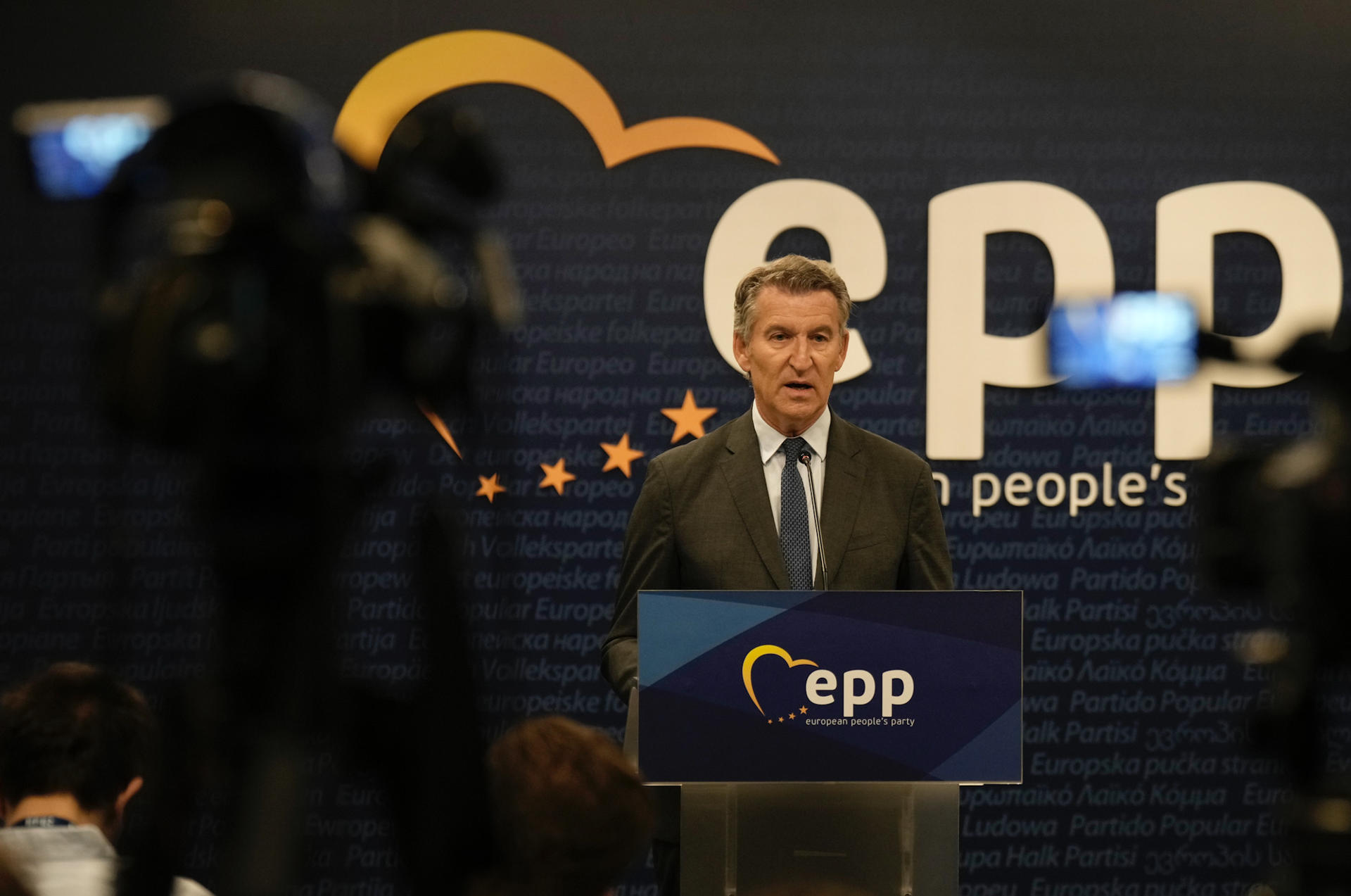 BRUSELAS (BÉLGICA), 18/06/2026.- El presidente del Partido Popular, Alberto Núñez Feijóo, da una rueda de prensa en la sede del Partido Popular Europeo en Bruselas (Bélgica) este jueves. EFE/ Tarek/PP SOLO USO EDITORIAL/SOLO DISPONIBLE PARA ILUSTRAR LA NOTICIA QUE ACOMPAÑA (CRÉDITO OBLIGATORIO)