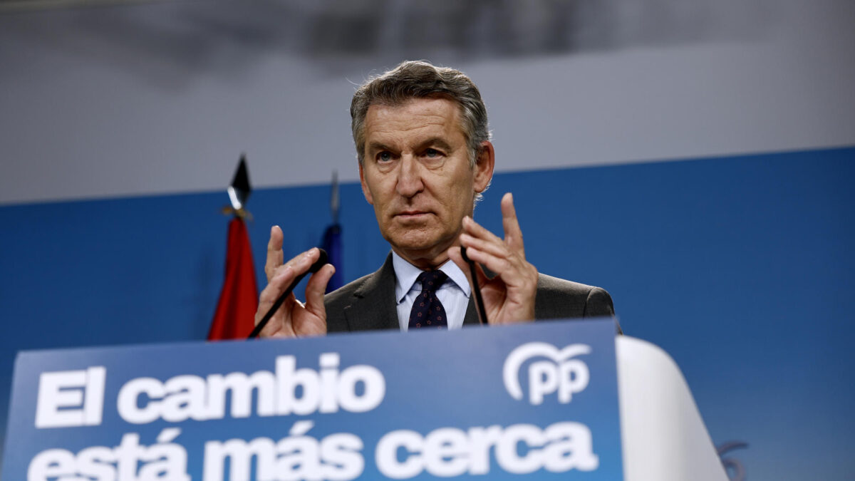 FOTODELDIA MADRID, 22/06/2026.- El líder del PP, Alberto Núñez Feijóo, durante la rueda de prensa ofrecida este lunes en la sede de la formación, en Madrid. Feijoóo ha pedido este lunes al presidente del Gobierno, Pedro Sánhez, que asuma sus "responsabilidades políticas" y dimita, tras conocer la sentencia a 24 años de cárcel al exministro de Transportes José Luis Ábalos.EFE/ Rodrigo Jiménez