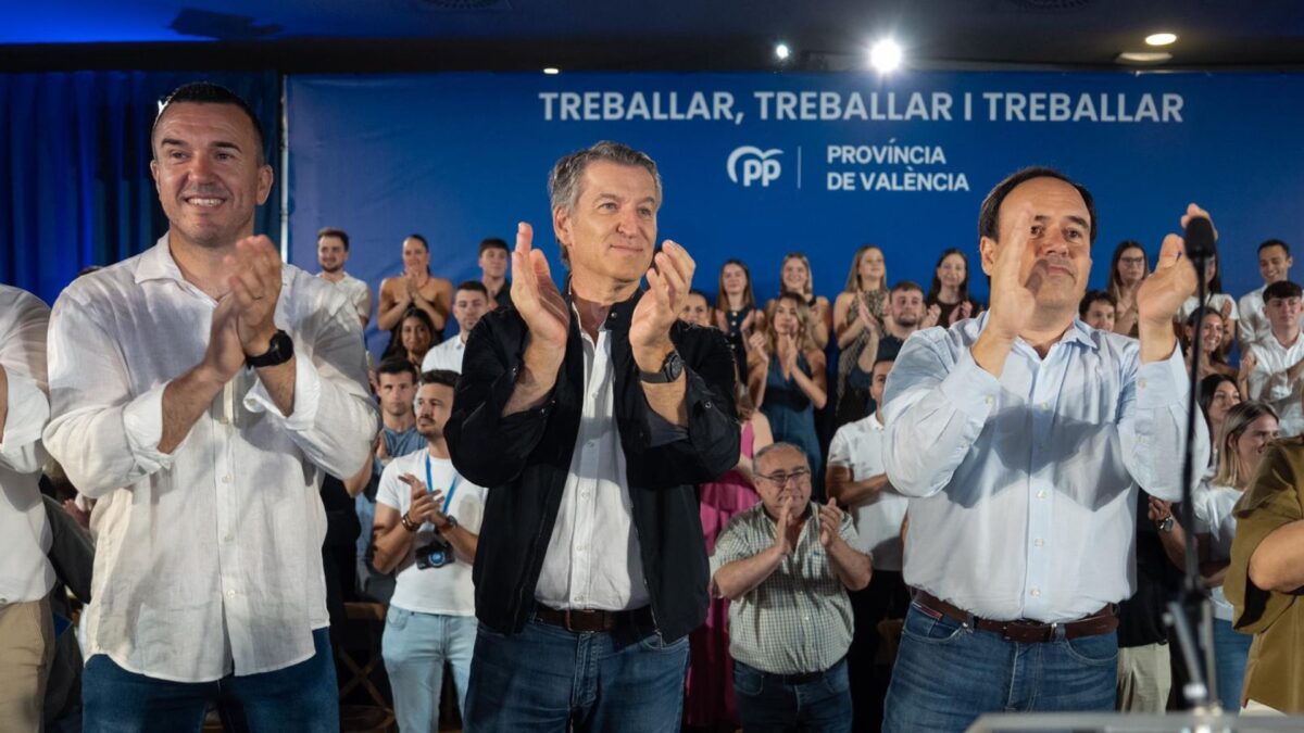 Alberto Núñez Feijóo junto al presidente valenciano y el presidente de la Diputación de Valencia, Vicente Mompó.