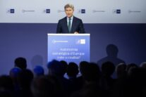 El presidente del PP, Alberto Núñez Feijóo, en el cercle de Economía de Barcelona