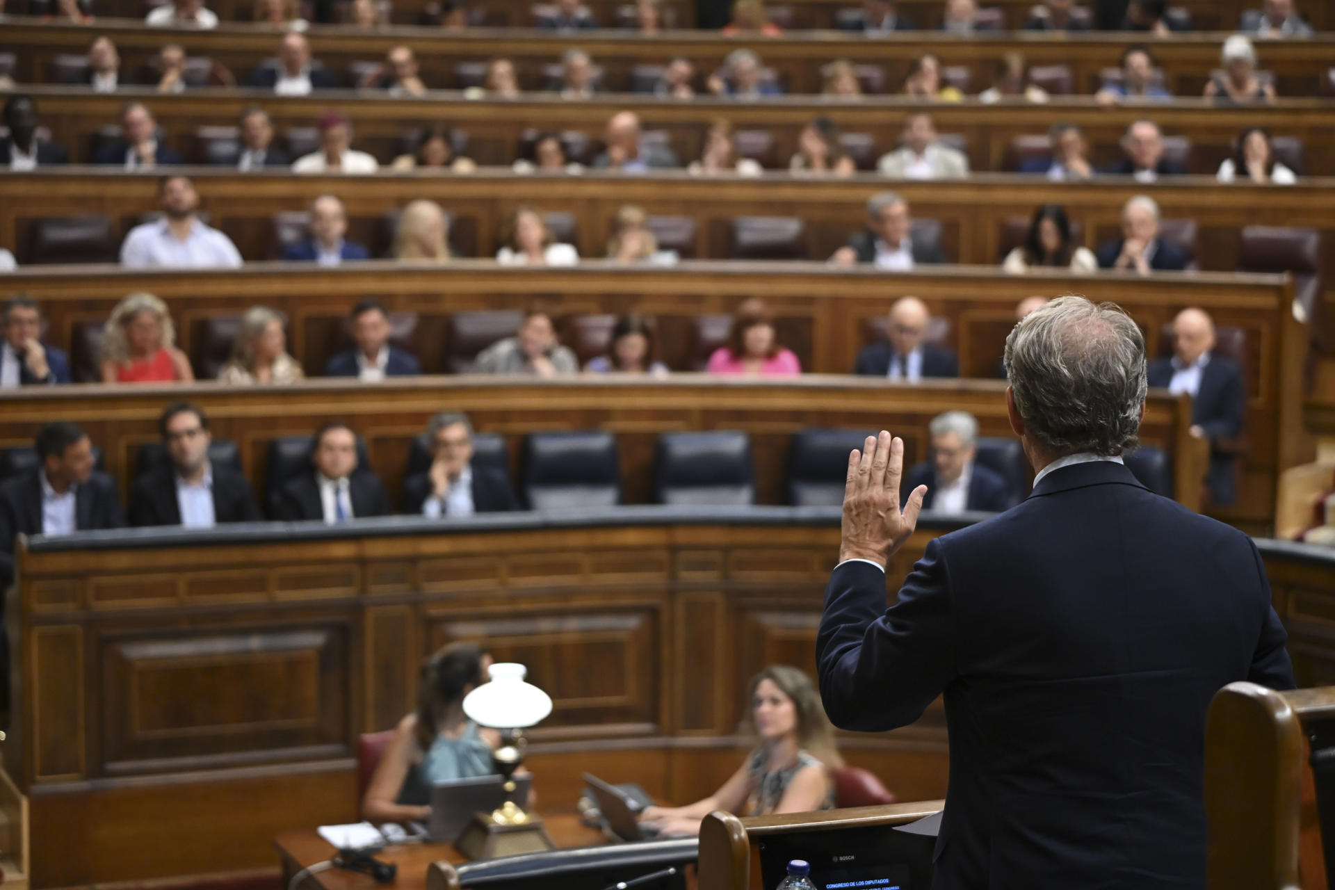 MADRID, 24/06/2026.- El presidente del PP, Alberto Núñez Feijóo durante su réplica a la comparecencia del jefe del Ejecutivo para dar explicaciones de los casos judiciales que afectan a su entorno político este miércoles en el Congreso de los Diputados en Madrid. EFE/Fernando Villar