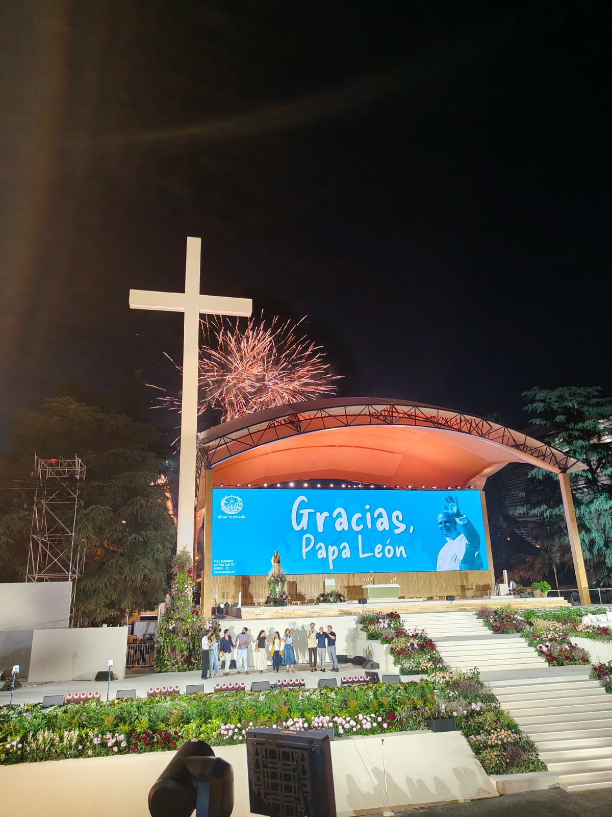 Los fuegos artificiales que cerraron la Vigilia de Jóvenes junto al Papa León XIV en la Plaza de Lima de Madrid