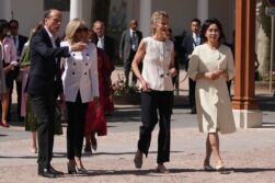EVIAN-LES-BAINS (FRA), 17/06/2026.- (L-R) Germany's Heiko von der Leyen, France's Brigitte Macron, Canada's Diana Fox Carney, and South Koreas ??Kim Hye-kyung, arrive for an event part the spouses program on the sidelines of the G7 summit in Evian-les-Bains, France, 17 June 2026. (Francia, Alemania) EFE/EPA/CHRISTOPHE ENA / POOL MAXPPP OUT