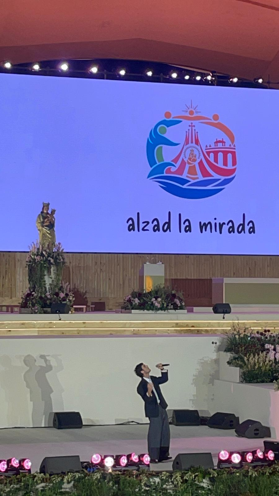 El cantante Inazio, durante su actuación en la Vigilia de Jóvenes
