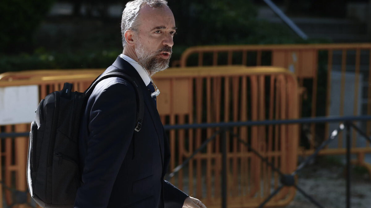MADRID, 14/05/2026.- El ex número dos de Interior Francisco Martínez a su llegada este jueves a la Audiencia Nacional para la vigésima jornada del juicio del caso Kitchen, la presunta trama parapolicial contra el extesorero del PP Luis Bárcenas, que abordará con un perito los supuestos mensajes del exministro del Interior Jorge Fernández Días que el ex número dos de Interior Francisco Martínez registró ante notario. EFE/ Rodrigo Jiménez