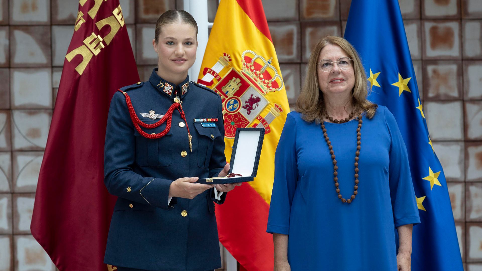 La Princesa Leonor y la presidenta de la Asamblea de Murcia, Visitación Martínez.