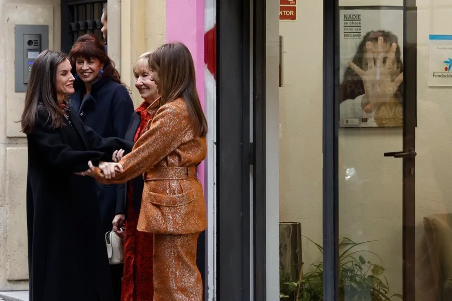 Doña Letizia, en la sede de APRAMP