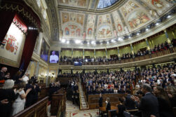 FOTODELDÍA MADRID (ESPAÑA), 08/06/2026.- El hemiciclo recibe con aplausos al papa León XIV antes del discurso que pronuncia este lunes en el Congreso de los Diputados un esperado e histórico discurso durante su visita a España. EFE/Chema Moya