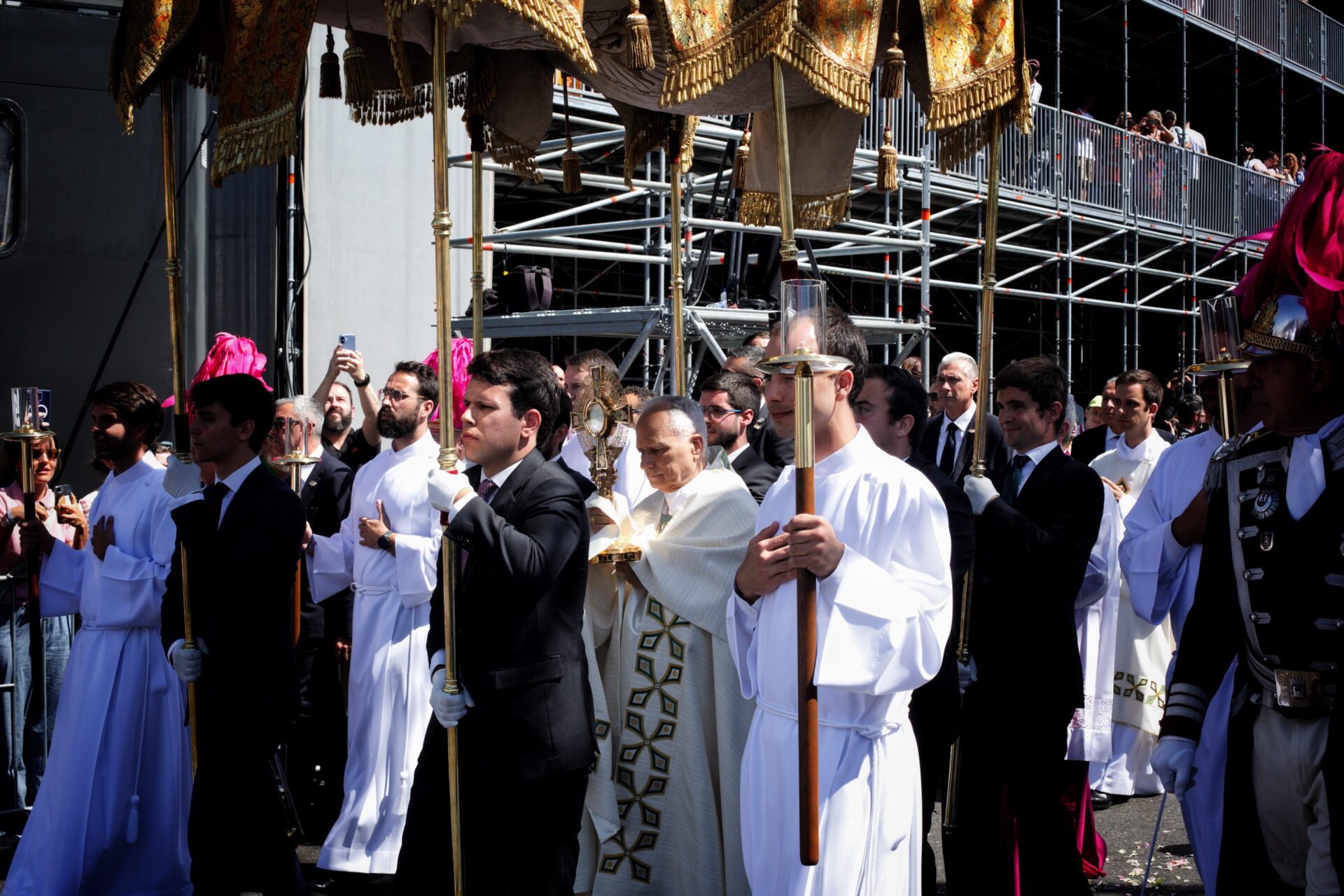El Papa León XIV, durante la procesión del Corpus Christi por las calles de Madrid