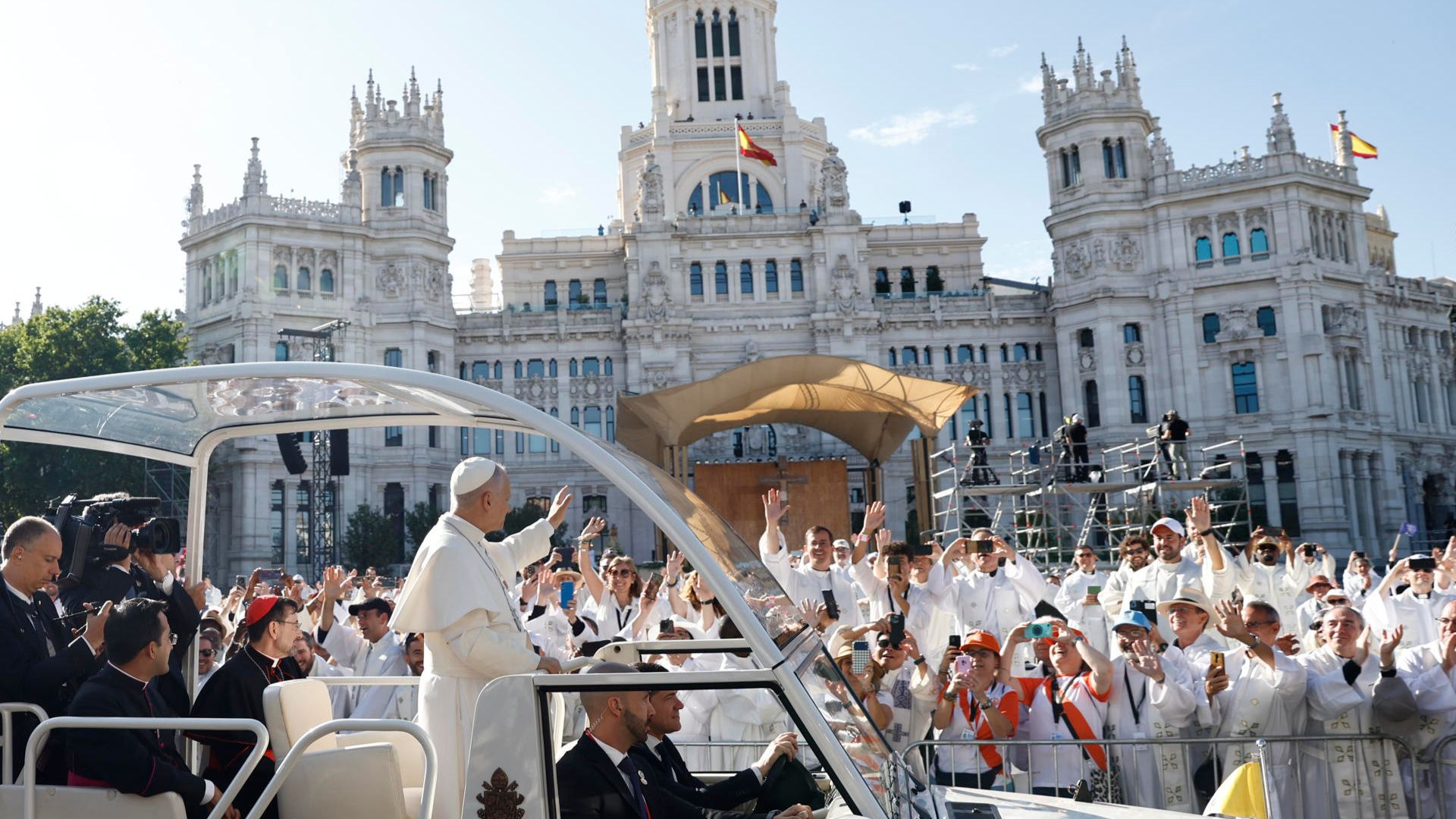 El Papa León XIV en la Plaza de Cibeles.