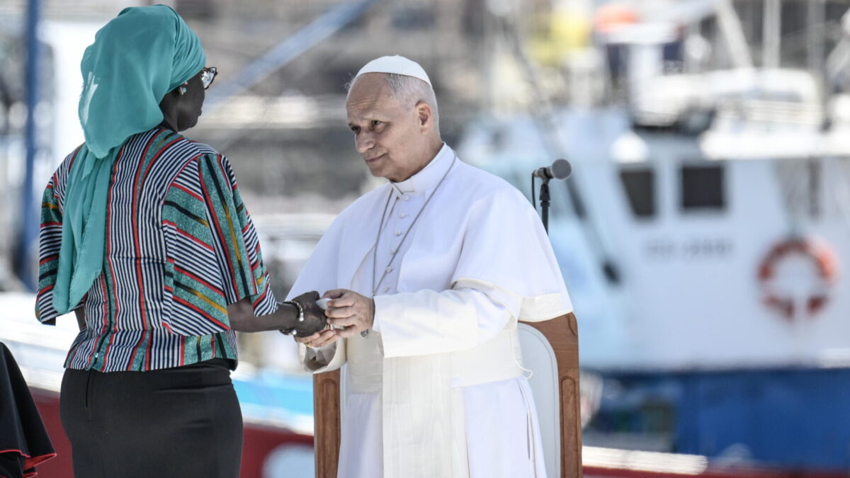 Arguineguin (Gran Canaria) (Spain), 11/06/2026.- Pope Leo XIV (R) attends a meeting with immigrants from Africa and Latin America and representatives of organizations working with immigrants at the Port of Arguineguin in Gran Canaria, Canary Islands, Spain, 11 June 2026. Pope Leo XIV is visiting Spain from 06 to 12 June 2026. (Papa, España) EFE/EPA/CIRO FUSCO