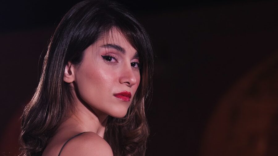 La cantante Parastoo Ahmadi, de 29 años, ha sido condenada a recibir 74 latigazos.
