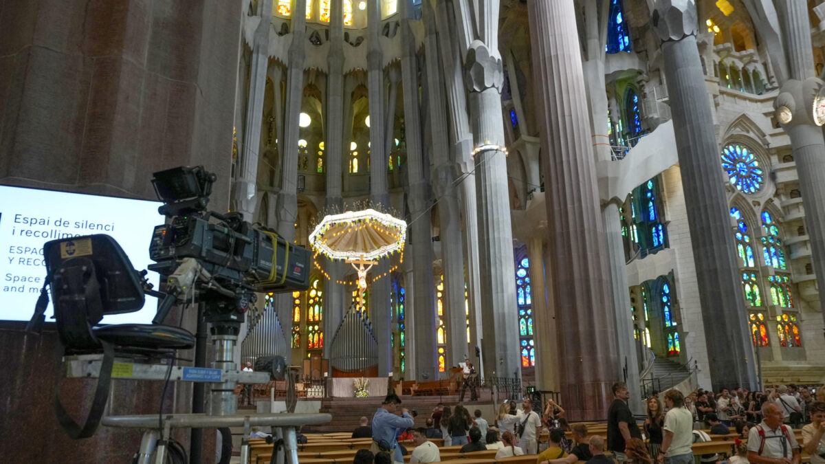 GRAFCAT3771. BARCELONA, 08/06/2026.- Vista de la Basílica de la Sagrada Familia de Barcelona este lunes donde se ultiman los preparativos para la llegada del papa León XIV a Barcelona. EFE/Alejandro García