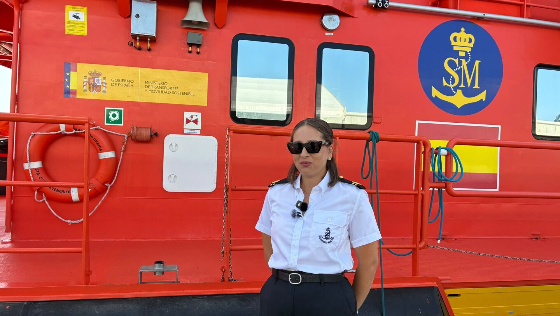 Lara Sánchez, marinera de Salvamento Marítimo en el puerto de Arguineguín, en Gran Canaria
