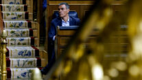 MADRID, 24/06/2026.- El presidente del Gobierno, Pedro Sánchez escucha las intervenciones de la oposición durante la sesión de control al Gobierno en el Congreso de los Diputados celebrada este miércoles. EFE/J.J.Guillén