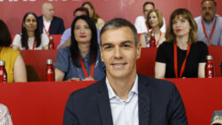 MADRID, 27/06/2026.- El secretario general del PSOE, Pedro Sánchez, durante la reunión del Comité Federal del Partido, este sábado. El PSOE reúne a su Comité Federal para arrancar el ciclo electoral de 2027 e intentar dejar atrás los casos de corrupción que afectan al partido en una cita en la que está previsto que algunos barones socialistas exijan respuestas a Pedro Sánchez por la gestión de los mismos. EFE/Chema Moya