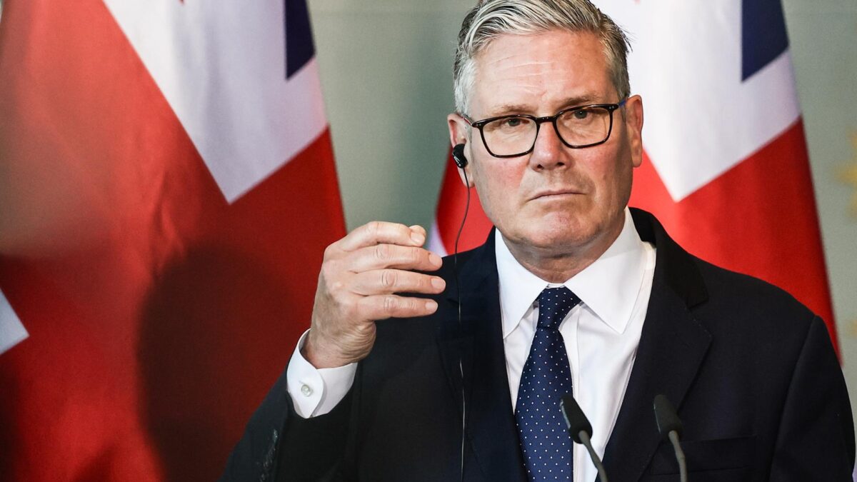BERLIN (Germany), 24/06/2026.- British Prime Minister Keir Starmer attends a press conference during a meeting of the heads of state of the E5 at the Chancellery in Berlin, Germany, 24 June 2026. Berlin hosts a meeting of the heads of state of the E5, Europe's five largest nations by defense spending (Germany, France, the United Kingdom, Italy, and Poland). (Francia, Alemania, Italia, Polonia, Reino Unido) EFE/EPA/FILIP SINGER
