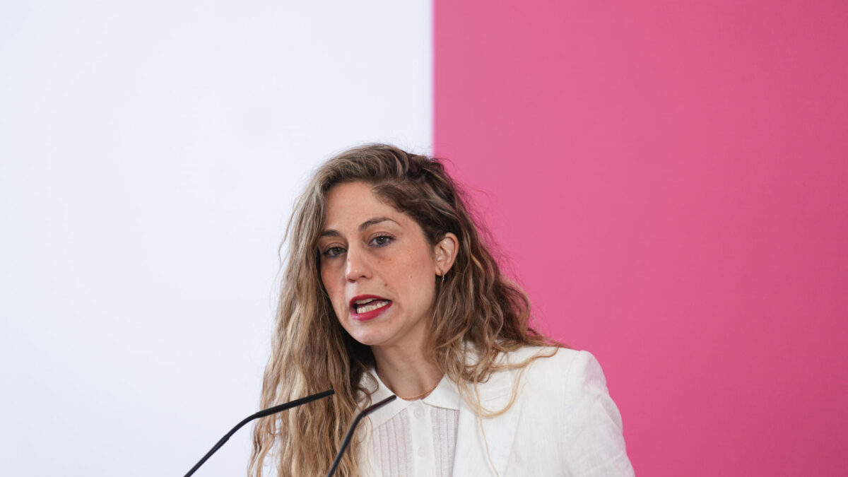 MADRID, 16/03/2026.-La co-coordinadora de Sumar, Lara Hernández durante la rueda de prensa ofrecida este lunes en la sede de la formación , en Madrid. EFE/ Borja Sánchez-trillo