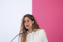 MADRID, 16/03/2026.-La co-coordinadora de Sumar, Lara Hernández durante la rueda de prensa ofrecida este lunes en la sede de la formación , en Madrid. EFE/ Borja Sánchez-trillo