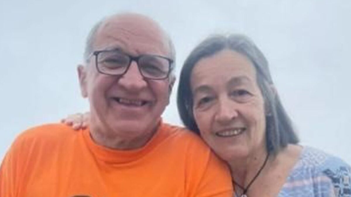Alazne Solabarrieta Lecea y Koldo Olalde, en un cartel de búsqueda tras el terremoto.