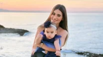 Andrea, víctima del terremoto, junto a su bebé.