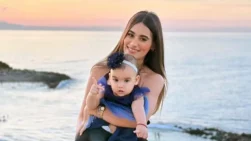 Andrea, víctima del terremoto, junto a su bebé.