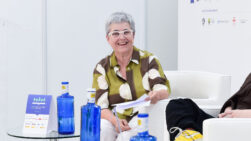 Eva Orúe es cesada como directora de la Feria del Libro de Madrid.