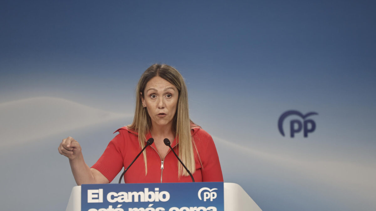 MADRID (ESPAÑA), 20/07/2026.- La vicesecretaria de Coordinación Sectorial del Partido Popular, Alma Ezcurra, duranre la rueda de prensa tras el Comité de Dirección del partido celebrado este lunes en la sede del partido en Madrid. EFE/ Sergio Pérez