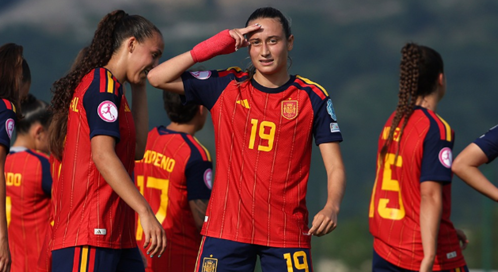 Alba Cerrato celebrando un gol con la selección española