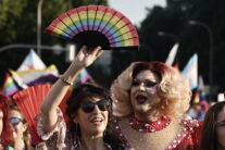 FOTODELDIA MADRID, 04/07/2026.- La ministra de Igualdad, Ana Redondo, durante la manifestación del Orgullo 2026 , que con el lema "¡A las calles con orgullo! Disidencia y resistencia" recorre este sábado las calles de Madrid. EFE/Sergio Pérez