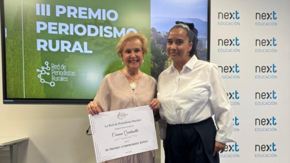 Carmen Quintanilla, recibiendo el Premio al Compromiso Rural.