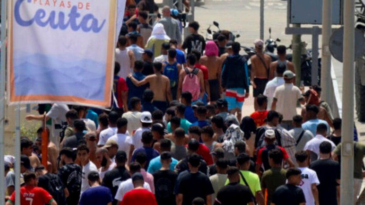 Un número de inmigrantes regresan a pie a su país de origen (Marruecos). EFE