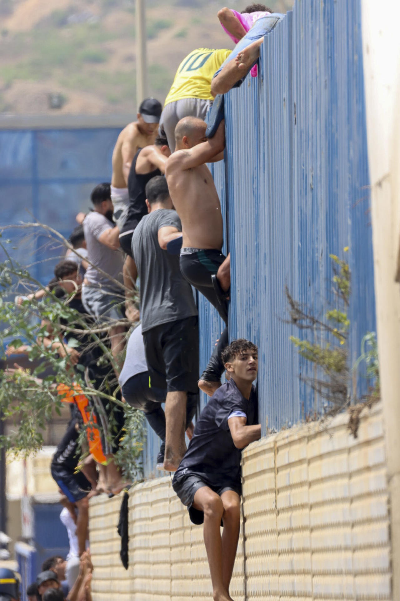 Qué puede hacer realmente el Ejército para detener la crisis migratoria en Ceuta