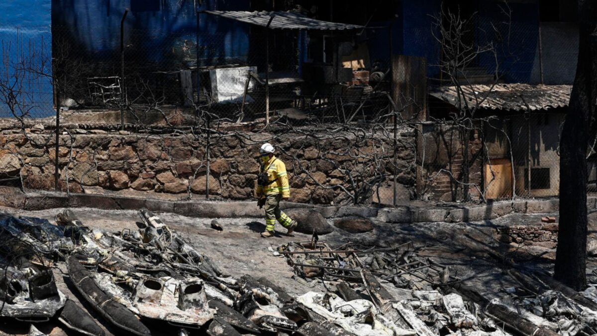Vista este miércoles de los destrozos causados por el incendio en el Pantano de San Juan, Madrid. EFE/ Rodrigo Jiménez