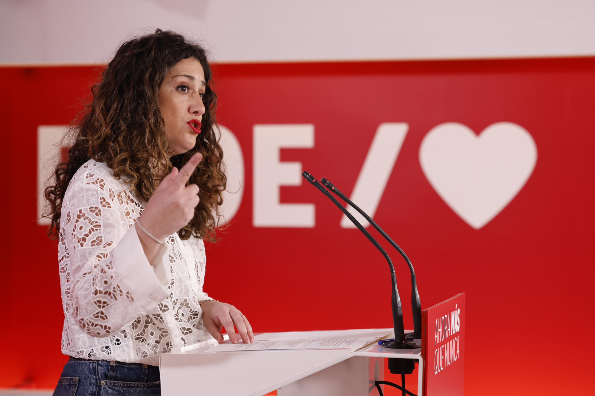 MADRID, 30/03/2026.- La portavoz adjunta del grupo socialista, Enma López, ofrece una rueda de prensa posterior a la reunión de la Ejecutiva del PSOE en Madrid, este lunes en Madrid. EFE/Chema Moya